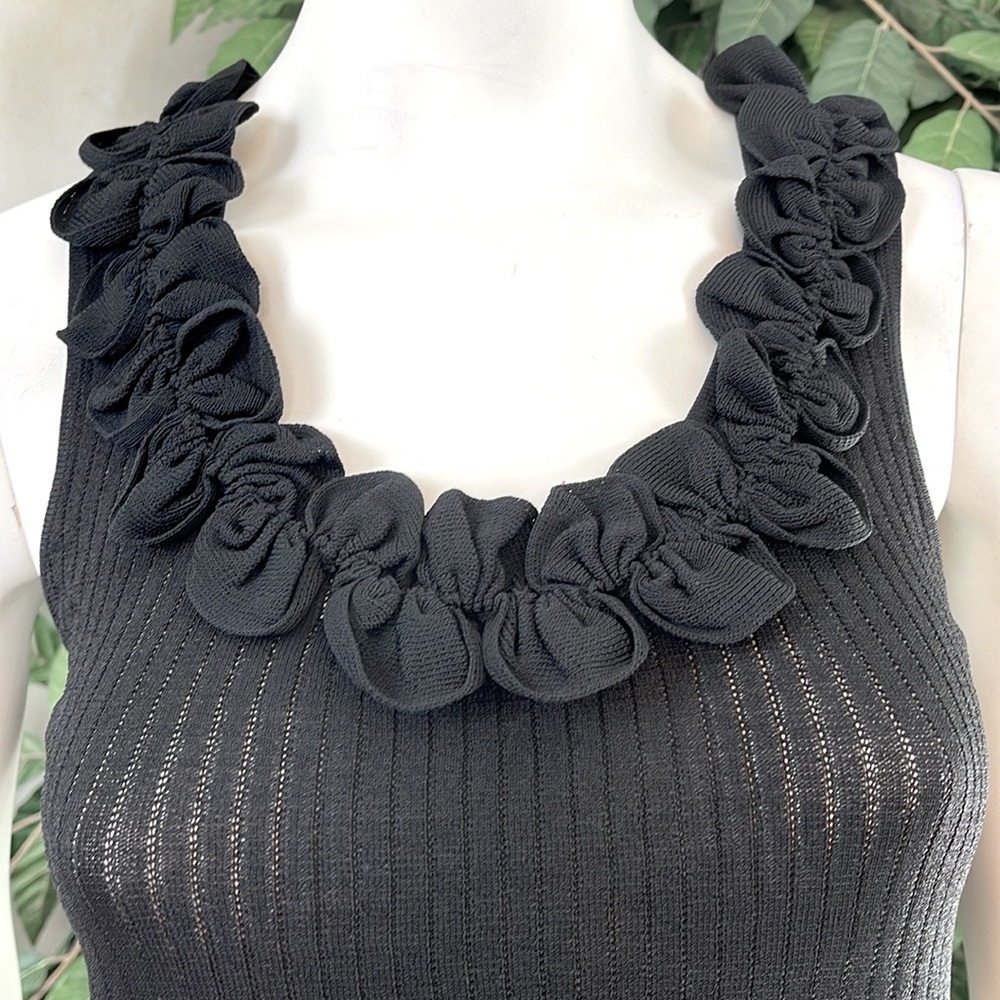 THE LIMITED BLACK ROSETTE TOP - Picture 2 of 7